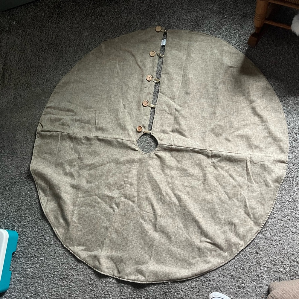 Tan Buttoned Tree Skirt